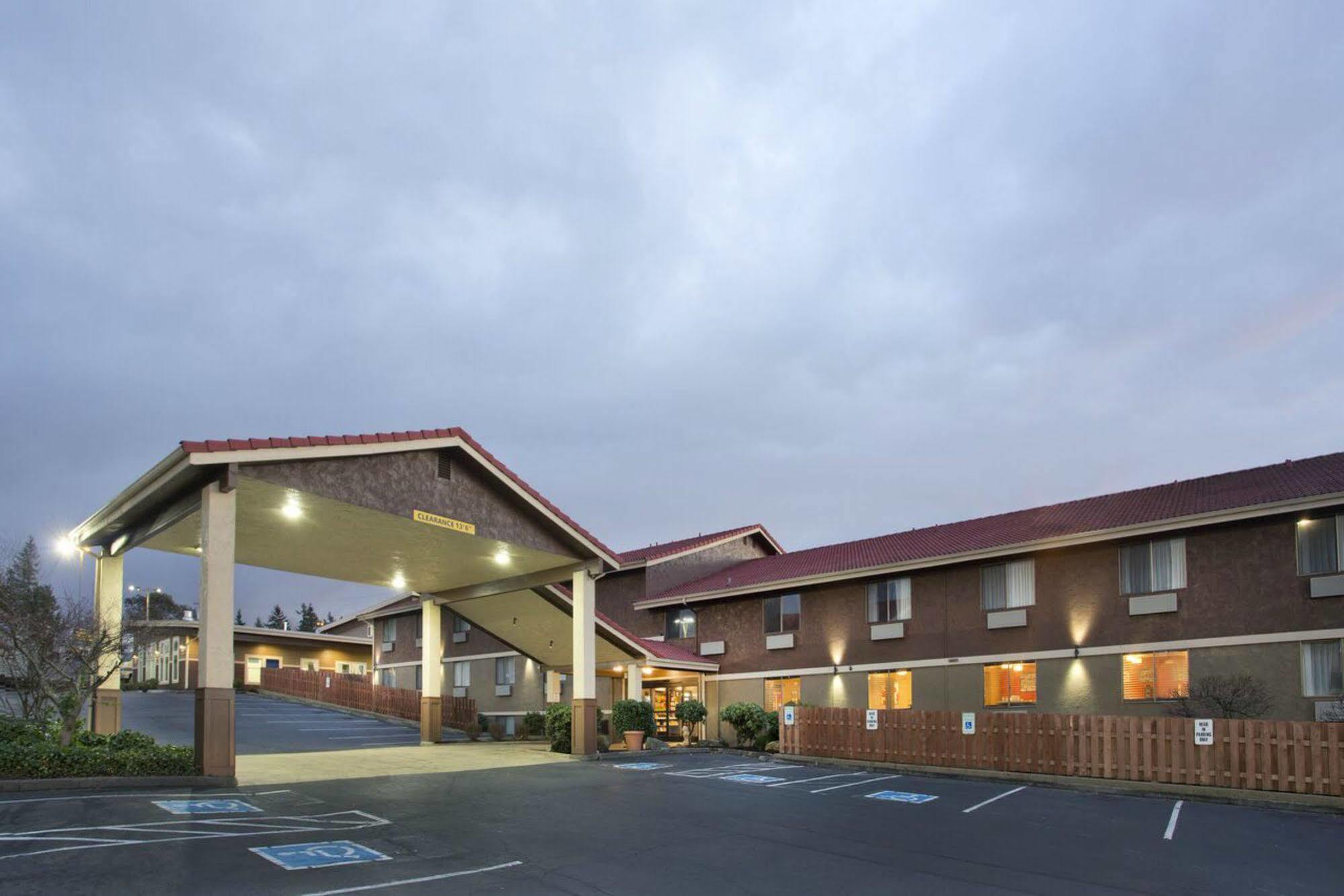Red Lion Inn And Suites פדרל וואי מראה חיצוני תמונה